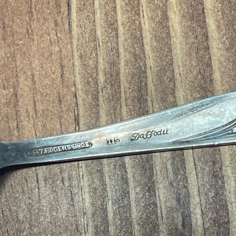 1847 Rogers Bros IS Silverplate Teaspoon –Daffodil Pattern 1950 Vintage Flatware